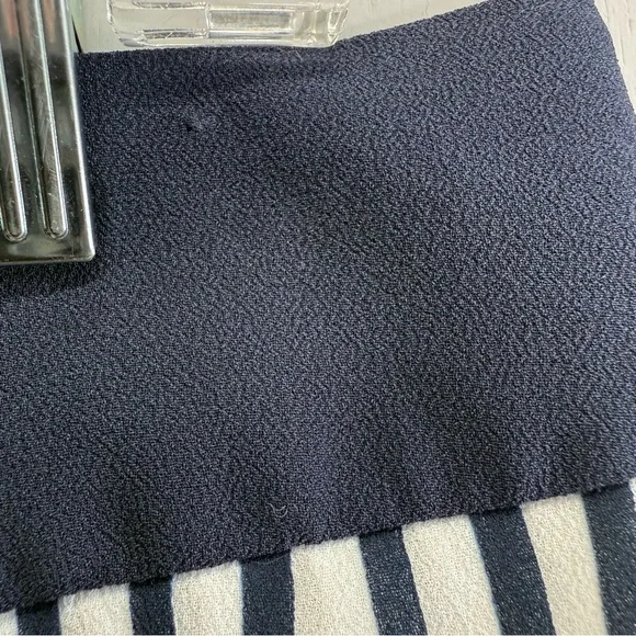 J Crew Navy Blue and White Pleated Midi Skirt.
Size 10 - Picture 7 of 12